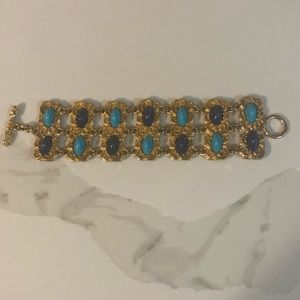 Vintage faux bracelet gold tone turquoise and dark blue.